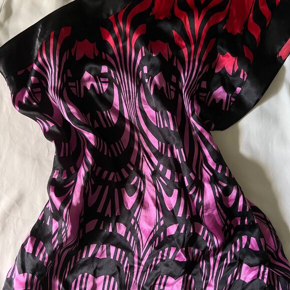 Bebe One-Shoulder Pattern Tank ✰ - Picture 2 of 4